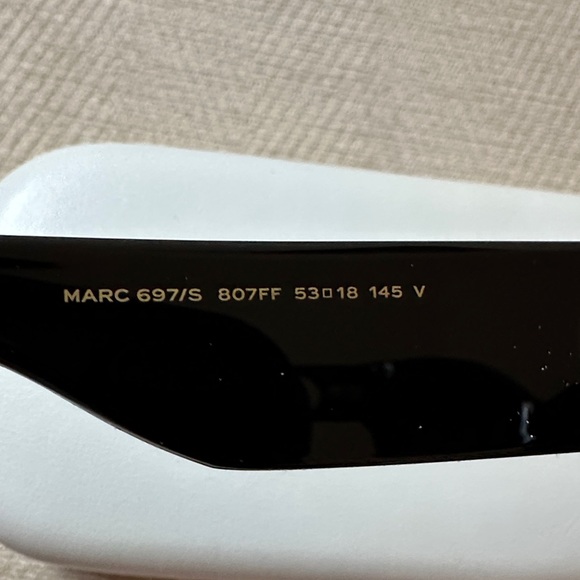 Marc Jacobs Glossy Black Cat-Eye Sunglasses. NWC - Picture 9 of 11